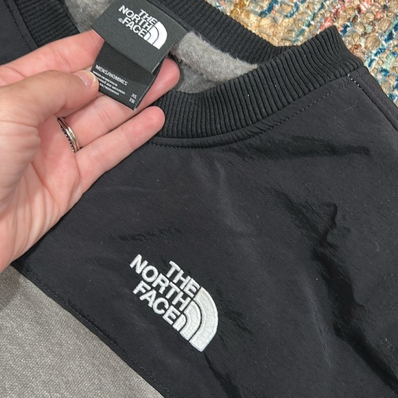 The North Face Crewneck Sweatshirt - Picture 4 of 7